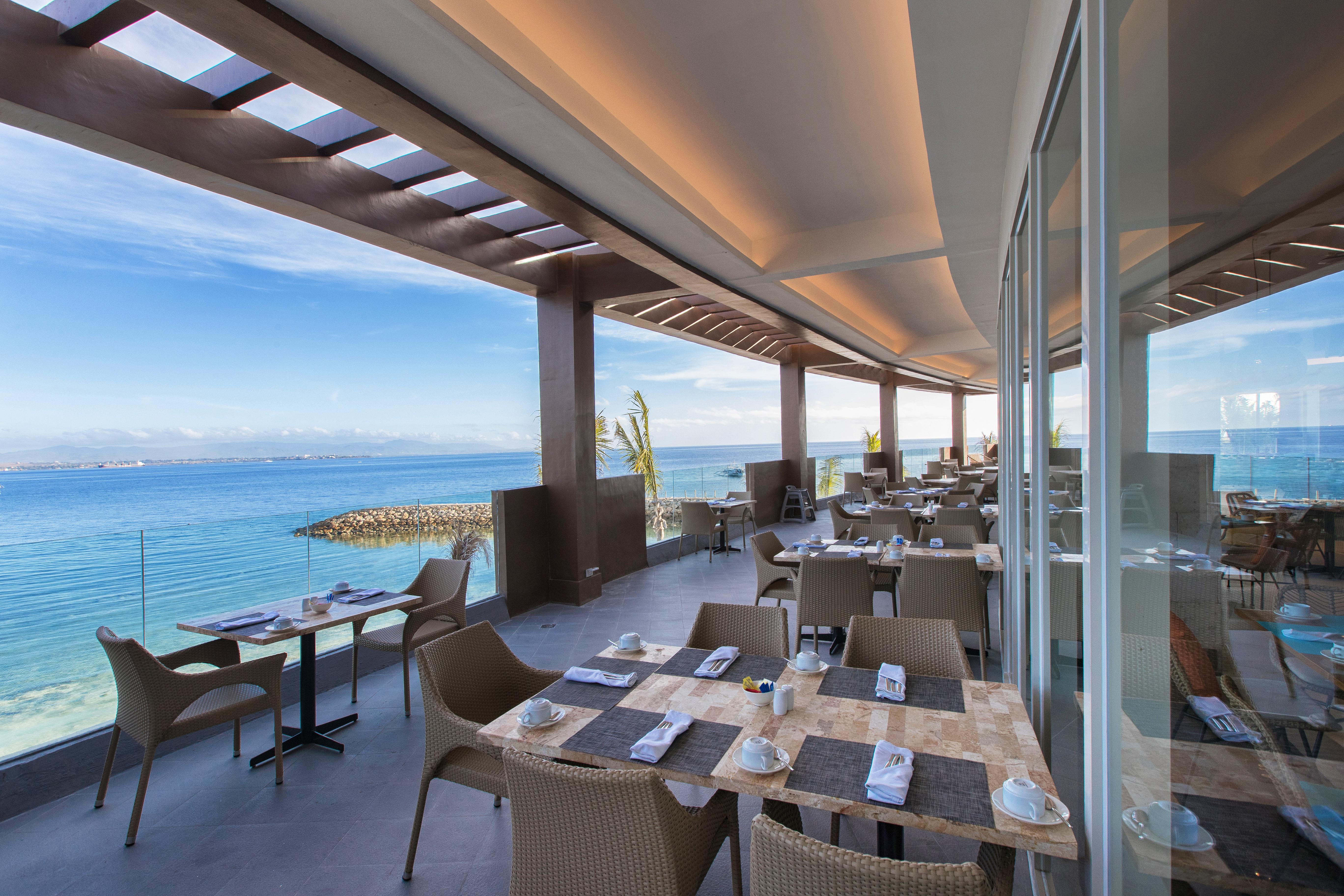 Dusit Thani Mactan Cebu Resort Lapu-Lapu City Exterior photo The Deck