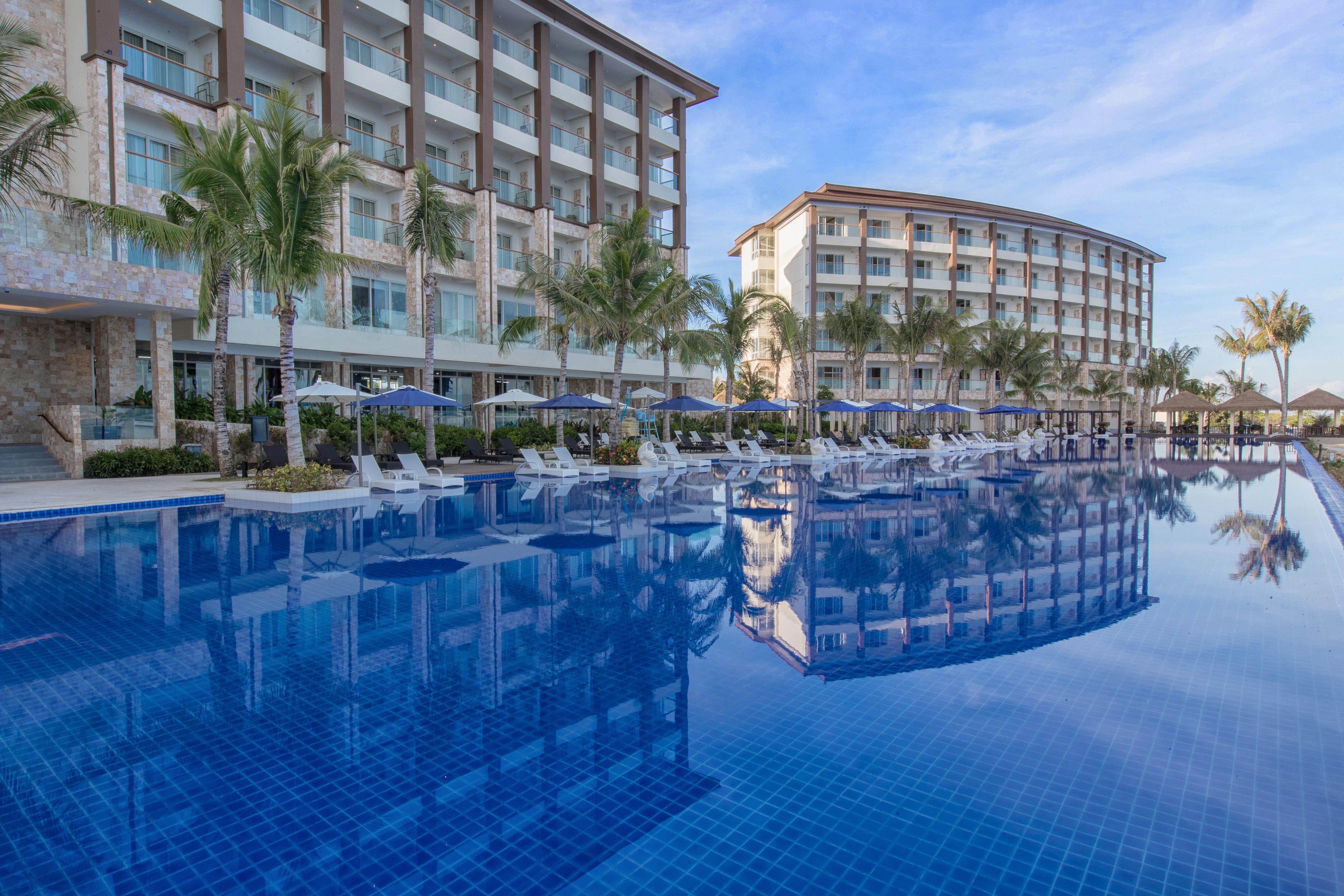 Dusit Thani Mactan Cebu Resort Lapu-Lapu City Exterior photo Hilton Phuket Resort and Spa