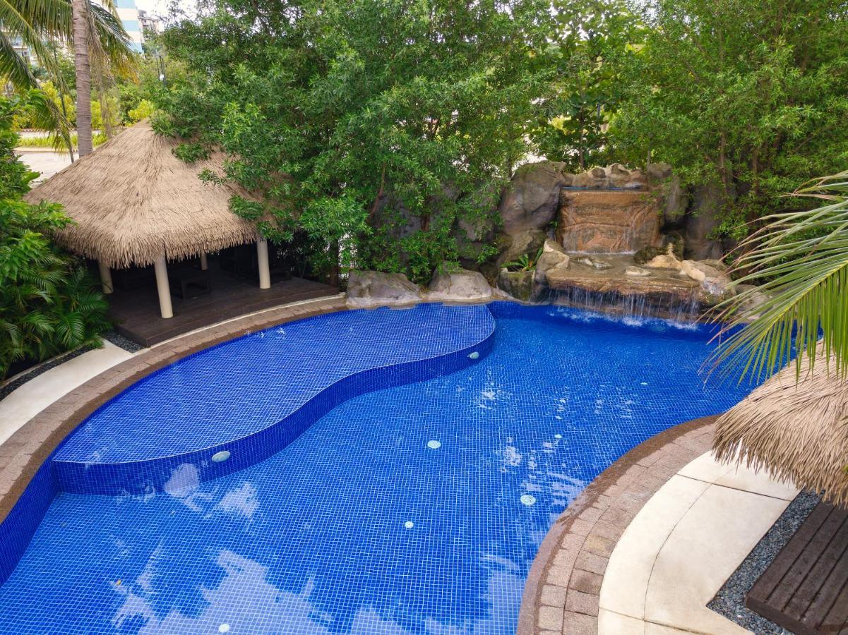 Dusit Thani Mactan Cebu Resort Lapu-Lapu City Exterior photo A swimming pool
