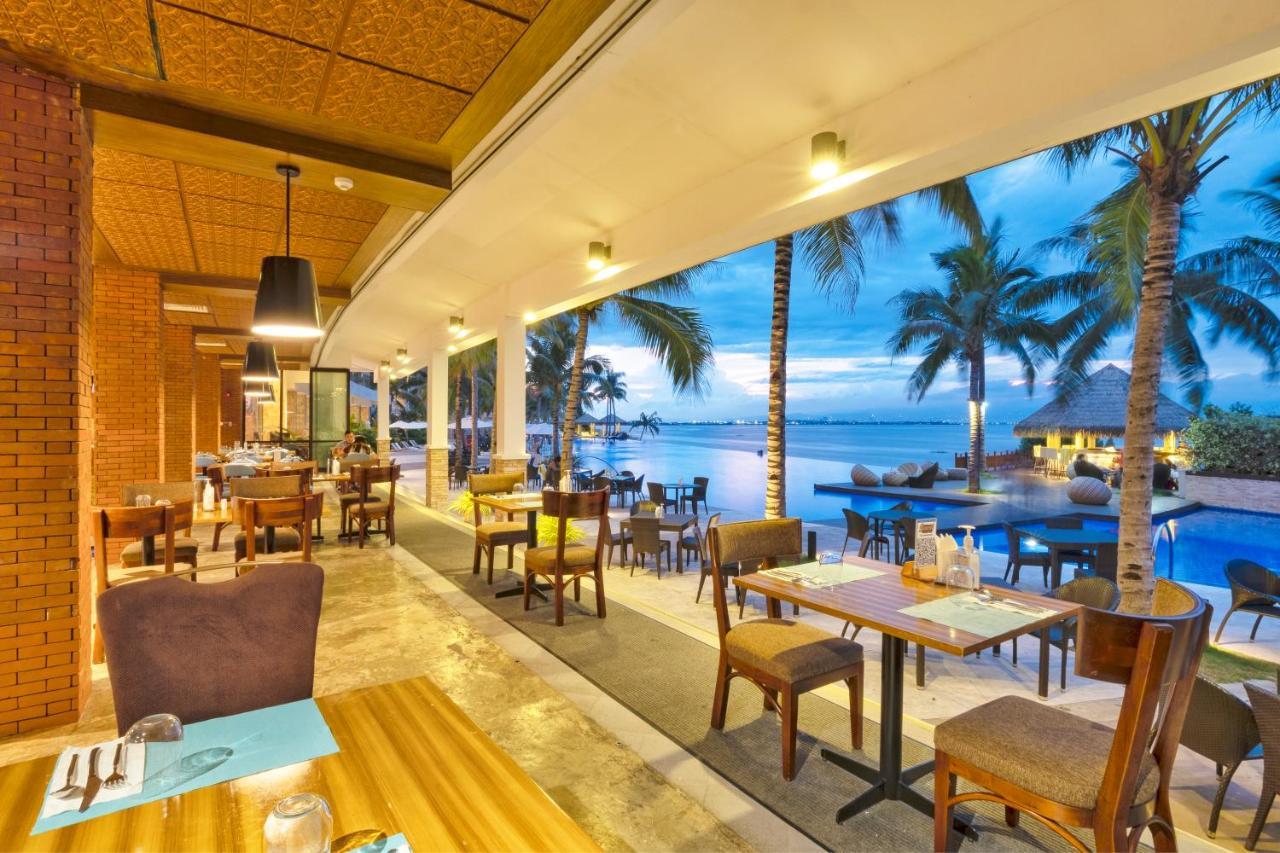 Dusit Thani Mactan Cebu Resort Lapu-Lapu City Exterior photo The restaurant at the resort
