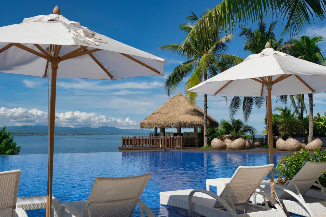 Dusit Thani Mactan Cebu Resort Lapu-Lapu City Exterior photo The pool at the resort