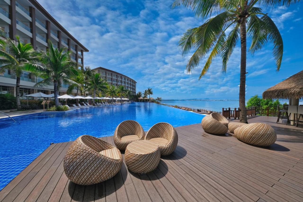 Dusit Thani Mactan Cebu Resort Lapu-Lapu City Exterior photo Infinity pool at the hotel