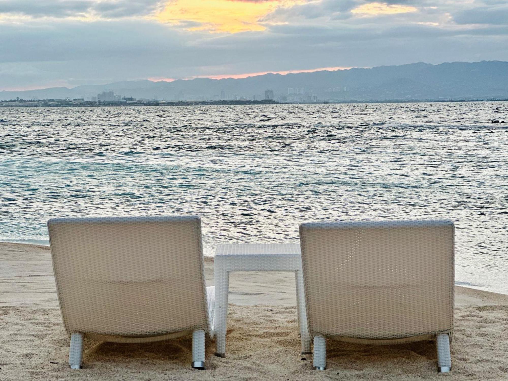 Dusit Thani Mactan Cebu Resort Lapu-Lapu City Exterior photo Sunset at the beach