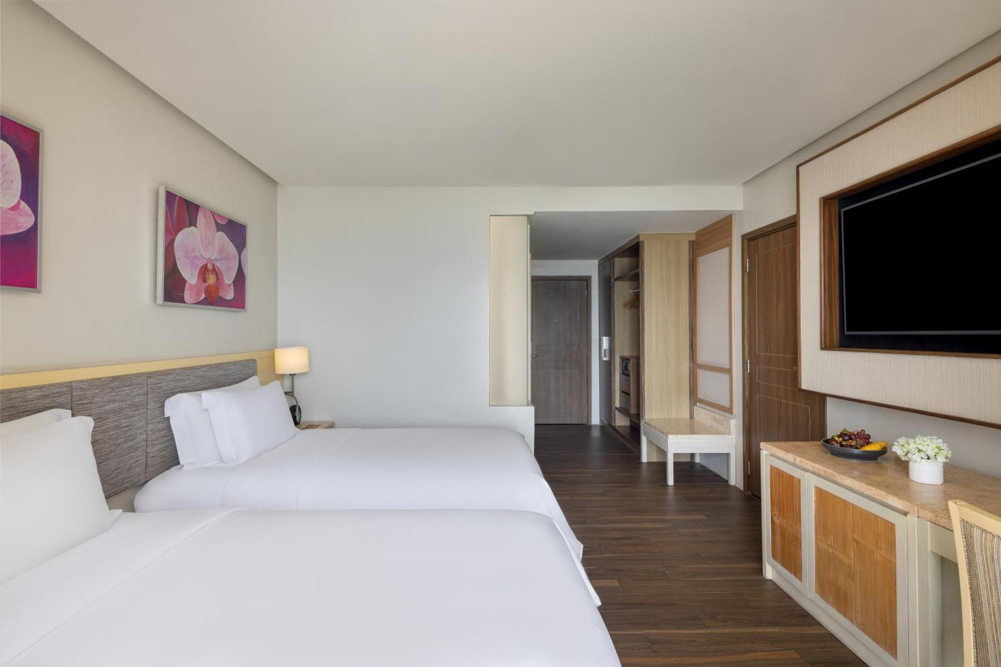 Dusit Thani Mactan Cebu Resort Lapu-Lapu City Exterior photo A room at the hotel